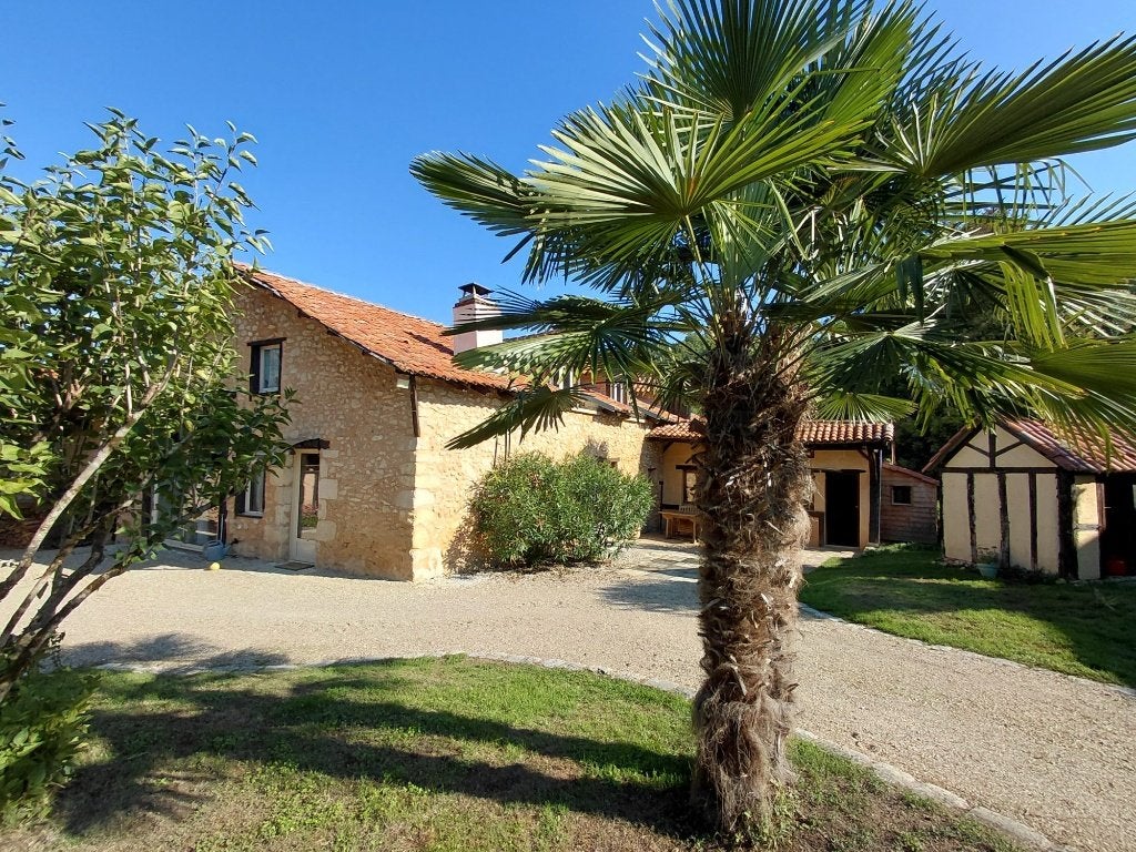 Superbe propriété périgourdine en pierres – 230 m², Maison d'habitation, Campagne, 5 pièces, France