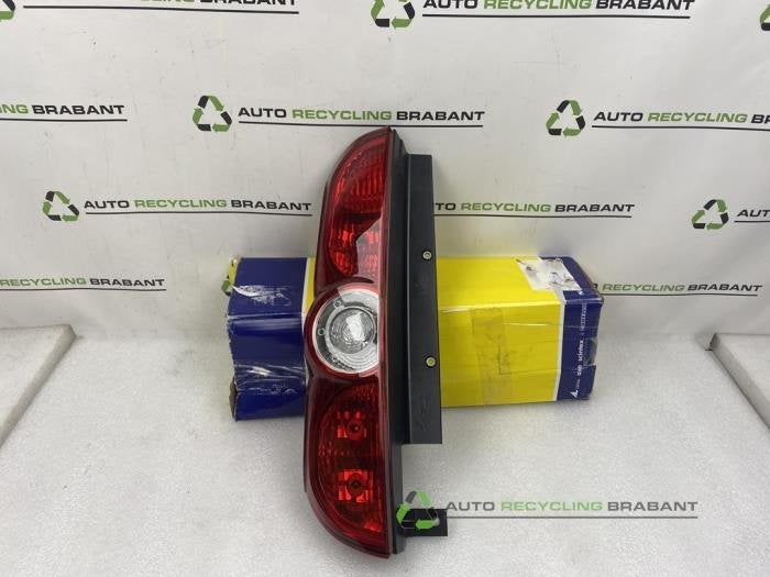 Feu arrière gauche d'un Fiat Doblo, -, 3 mois de garantie, Utilisé, -