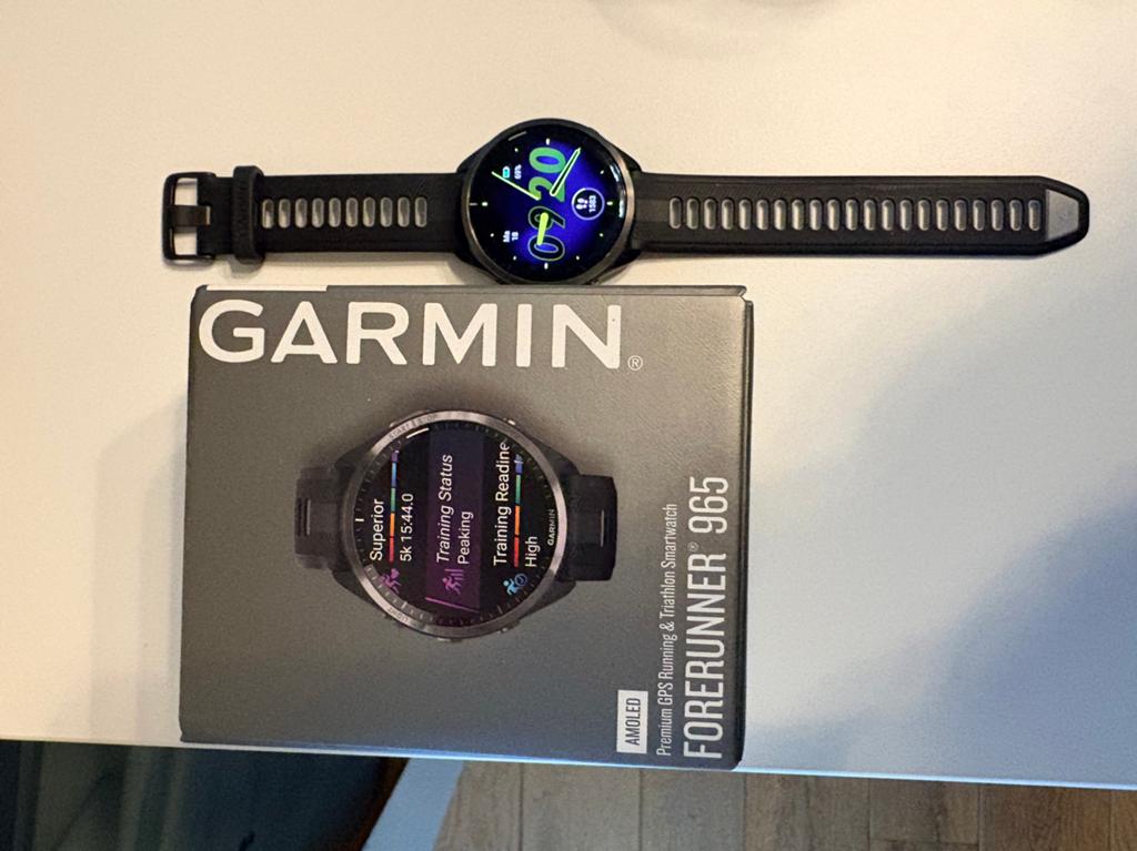 Garmin Forerunner 965, Handtassen en Accessoires, Sporthorloges, Ophalen, Zo goed als nieuw