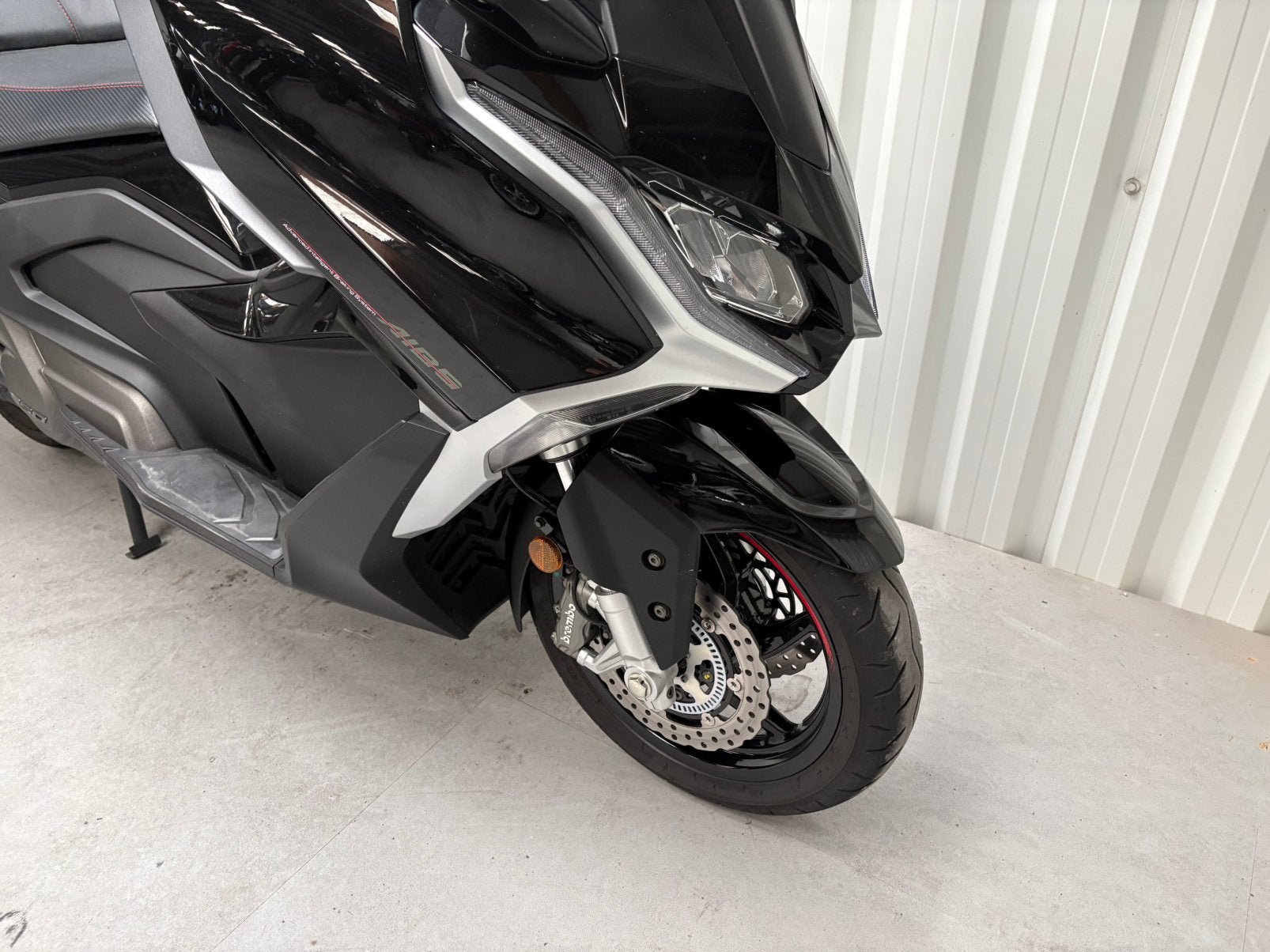 KYMCO AK 550 PERFECTE STAAT *** garantie ***, Bedrijf