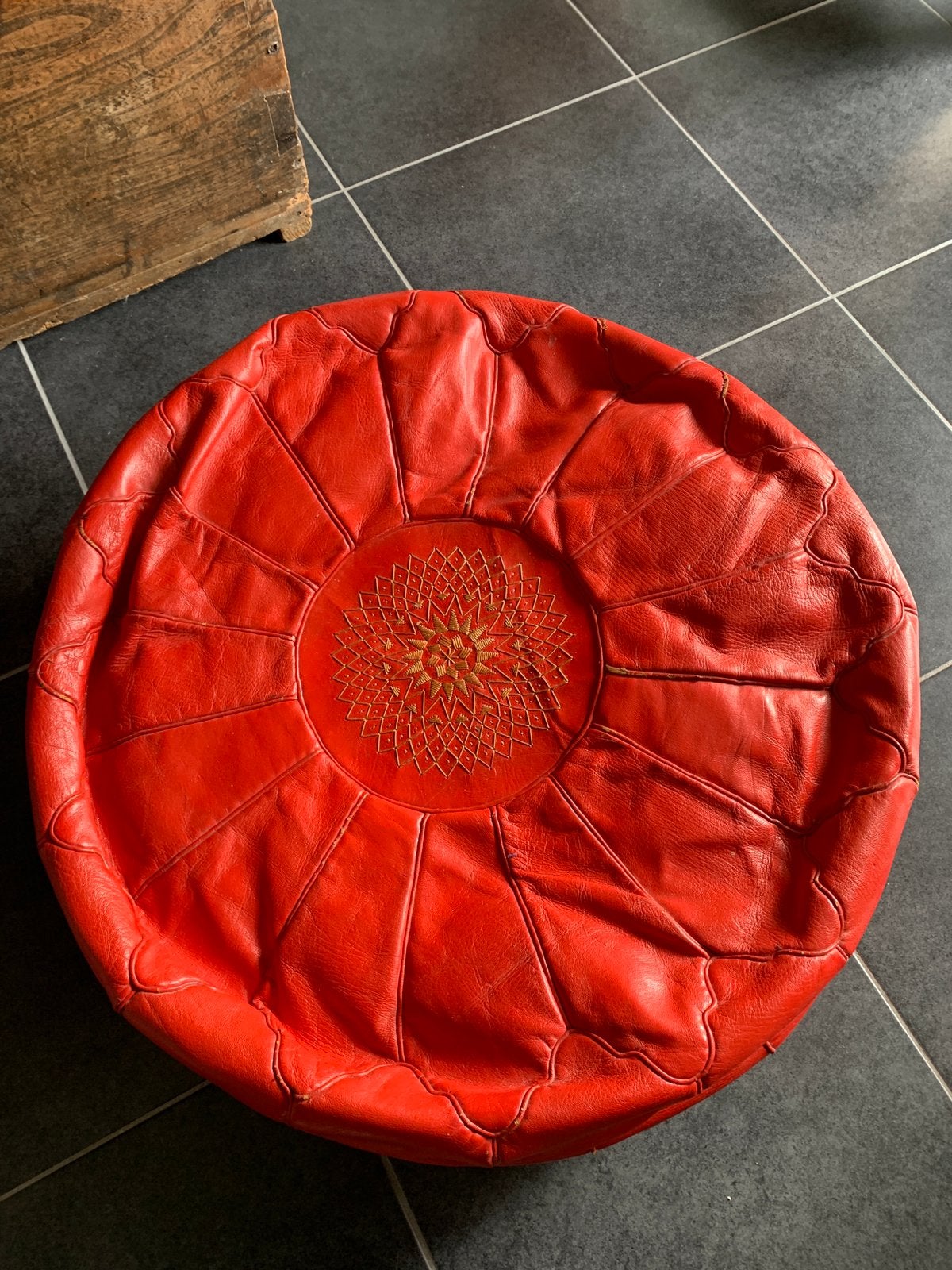 Lederen ottomaan, Huis en Inrichting, Ophalen, Gebruikt, Rood, Overige typen