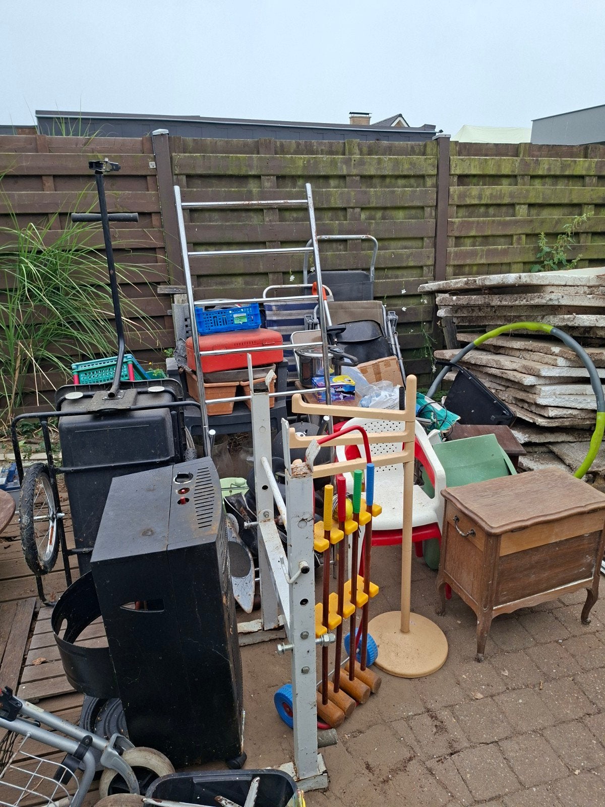 hele grote party rommelmarkt materiaal, Enlèvement