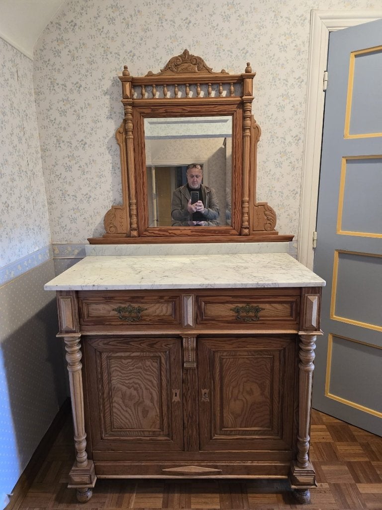 Commode avec tablette en marbre, Enlèvement