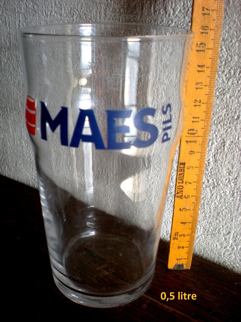 MAES pils 1/2 liter, Ophalen of Verzenden, Zo goed als nieuw, Glas of Glazen