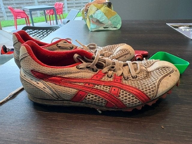 Spikes mt 40.5 Asics met spike draaier, Gebruikt, Ophalen of Verzenden, Spikes, Hardlopen