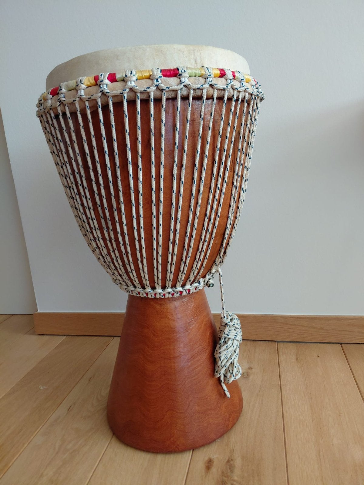 Authentieke handgemaakte djembe (Senegal), Muziek en Instrumenten, Ophalen, Zo goed als nieuw