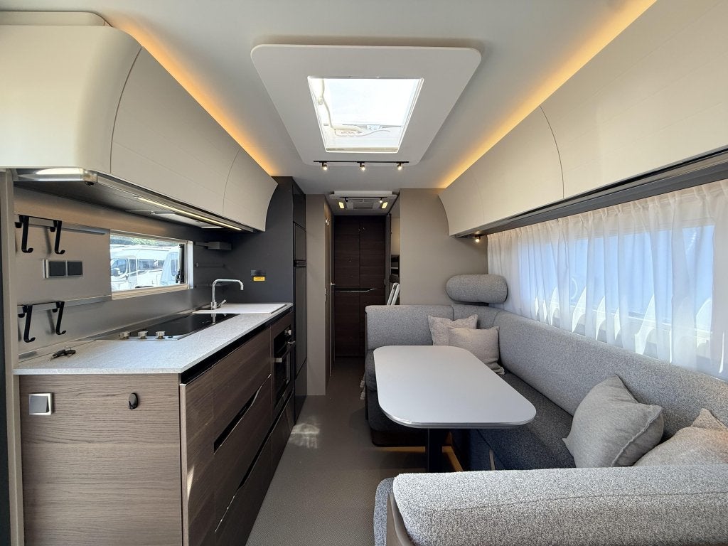 Adria Alpina 663 PT, Caravans en Kamperen, Caravans, Overige typen, 7 tot 8 meter, Bedrijf, Adria