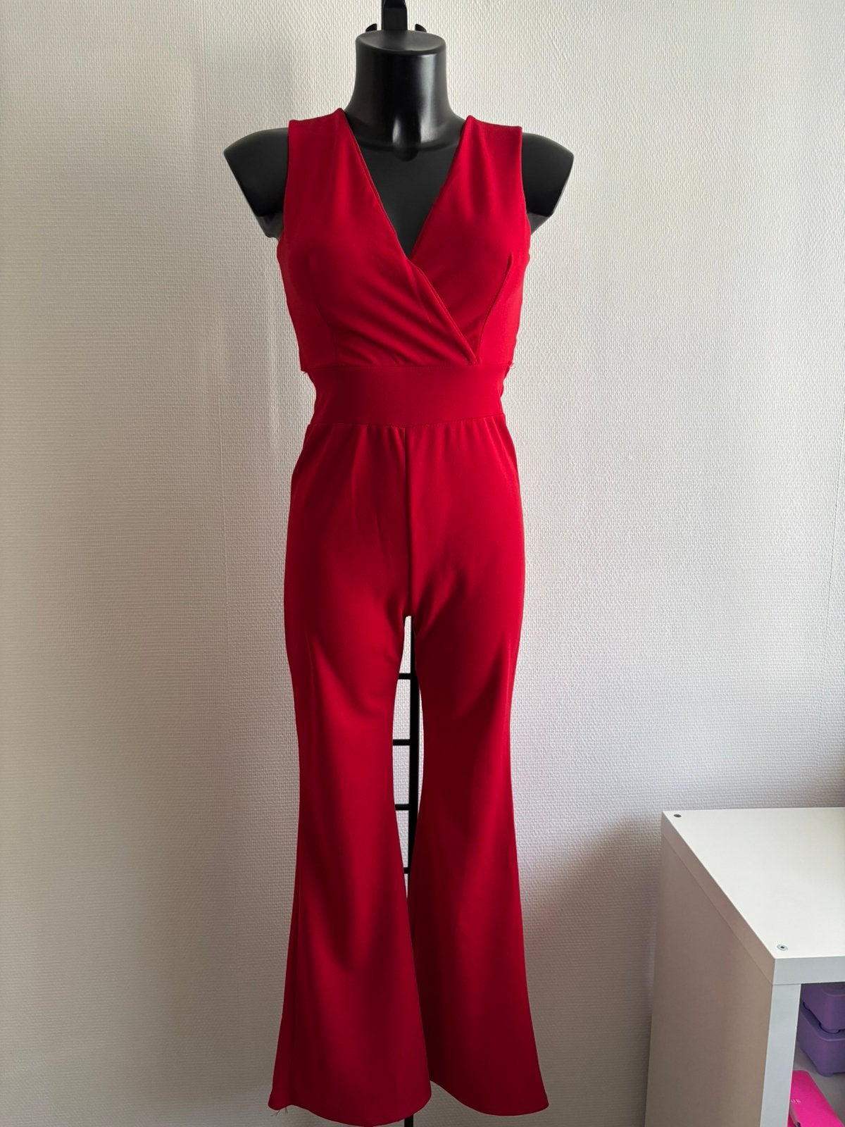 Nieuwe jumpsuit Lees de beschrijving goed door!, Kleding | Dames, Jumpsuits, Ophalen of Verzenden, Nieuw, Rood