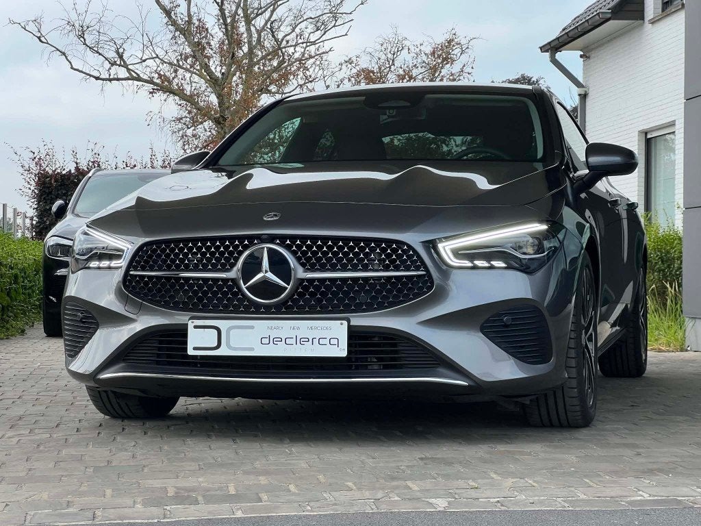Mercedes CLA 180 coupé 2025 progressive dodehoek camera, Auto's, Mercedes-Benz, 4 cilinders, Leder en Stof, Bedrijf, 5 zetels