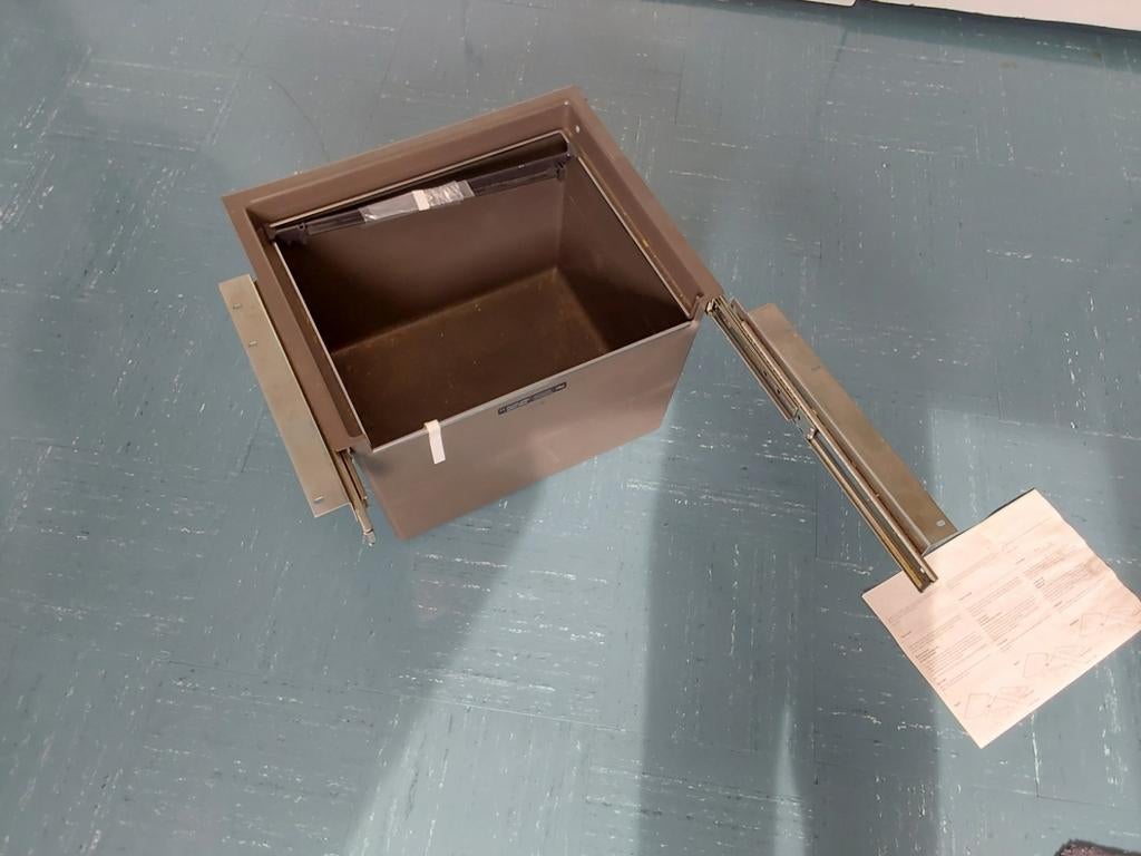 Uitschuifbare lade zo onder blad schroeven, Ophalen