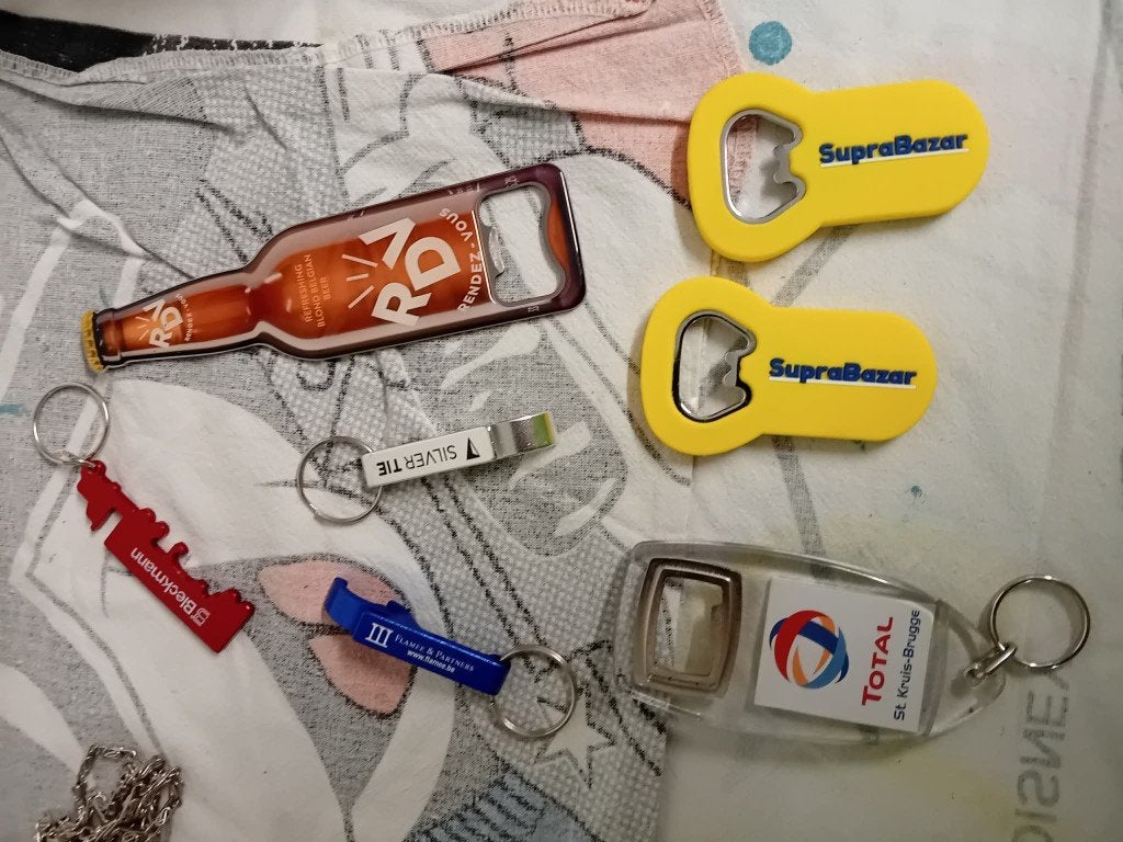 Kroonkurk aftrekkers ook magnetische, Ophalen of Verzenden