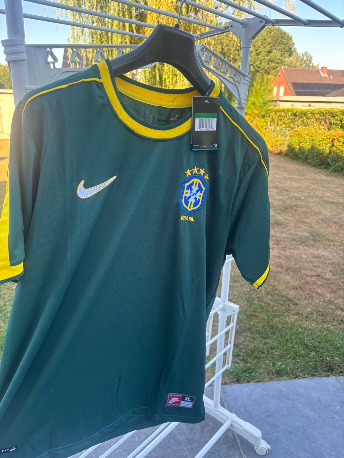Officieel retro shirt brazilië, Sports & Fitness, Football, Taille M, Enlèvement ou Envoi, Neuf, Maillot