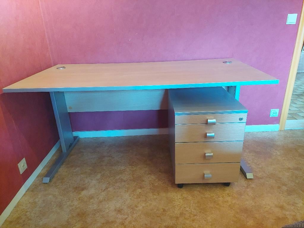 bureel, Ophalen, 160 cm, In hoogte verstelbaar, Hout