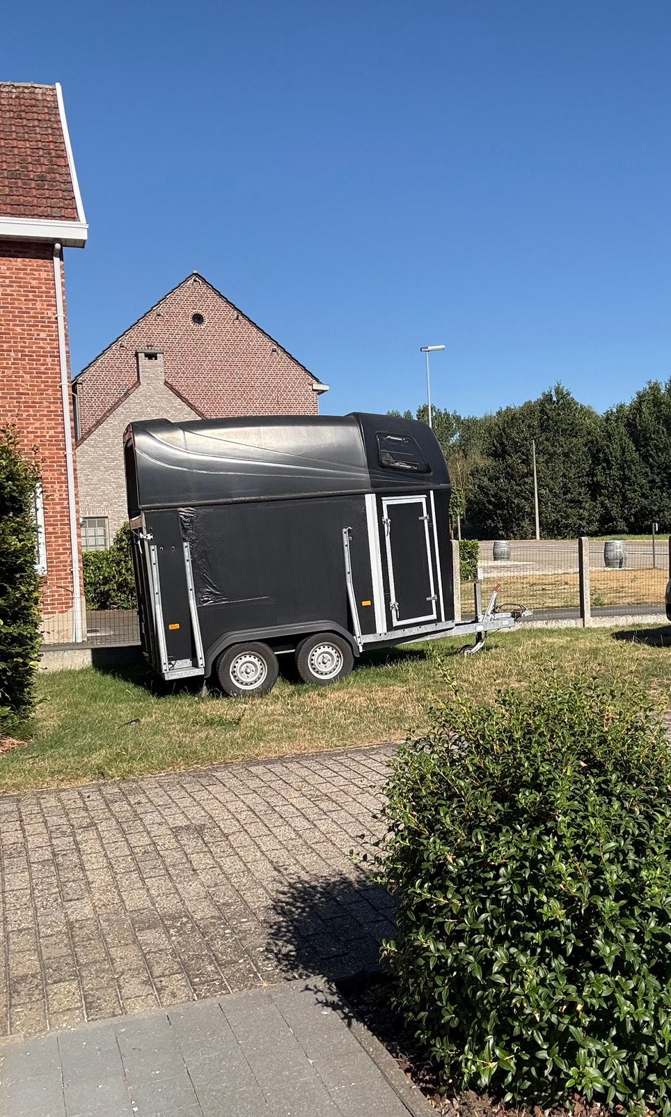 1,5 paards trailer te huur, Ophalen, Zo goed als nieuw