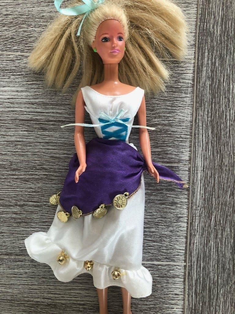 Barbie 1990 | Witte jurk van Disney Esmeralda, Ophalen of Verzenden, Zo goed als nieuw, Barbie