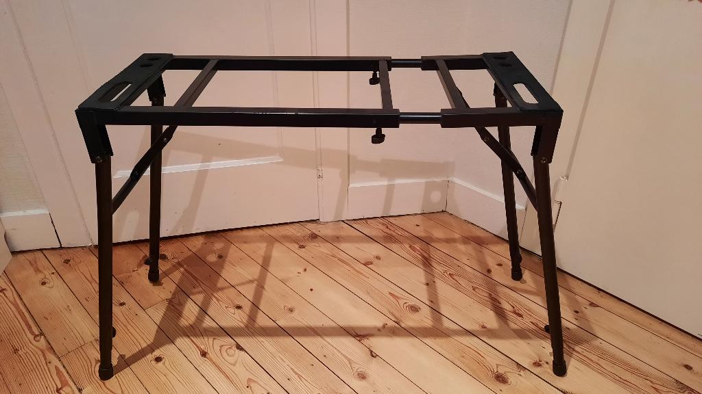 Support clavier Stagg, Enlèvement, Comme neuf, Pied pour instrument, Autres instruments
