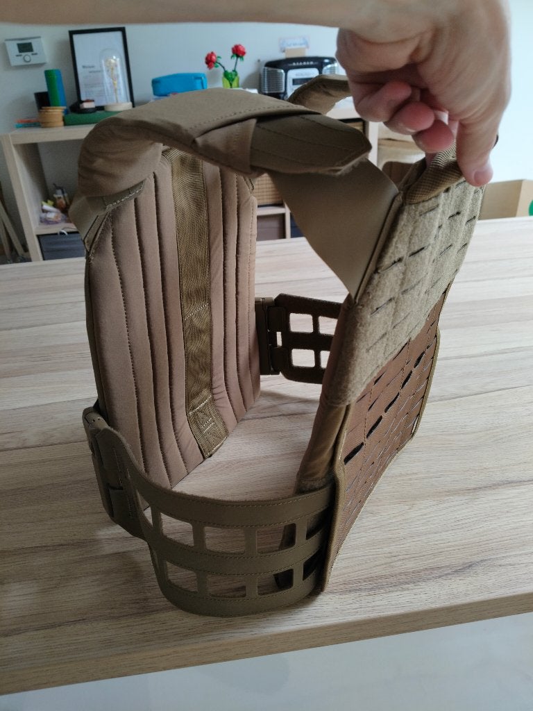 5.11 tactical training vest, Sports & Fitness, Accessoires de sport de tir, Enlèvement, Comme neuf