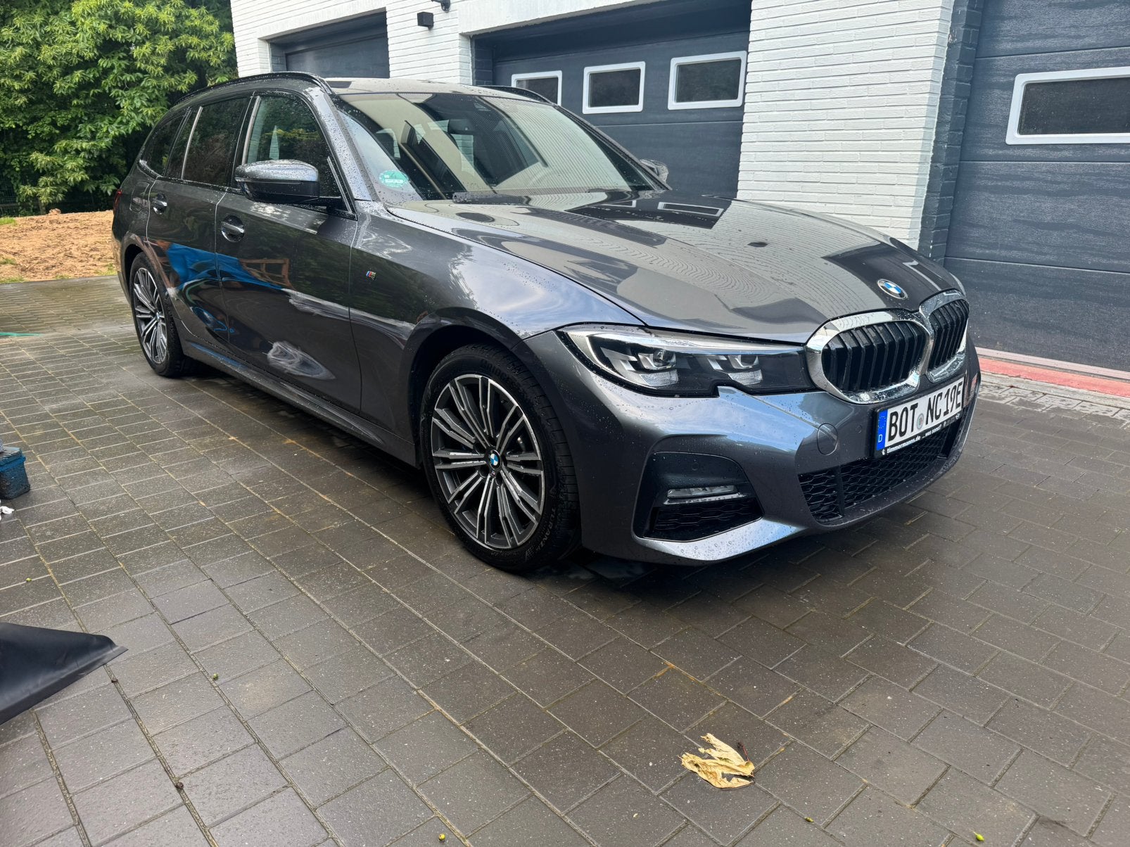 BMW 330e hybrid Pack M, Automaat, Achterwielaandrijving, Zwart, 5 deurs