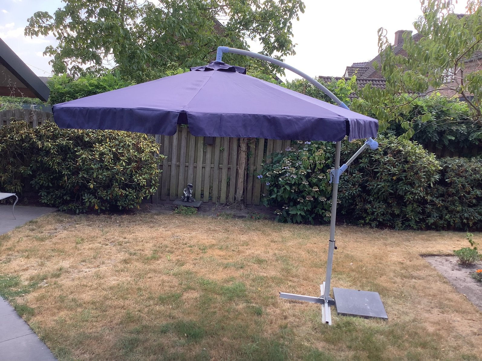 Zweefparasol met voet 3 meter doorsnede, Tuin en Terras, Ophalen, Gebruikt, 2 tot 3 meter, Zweefparasol