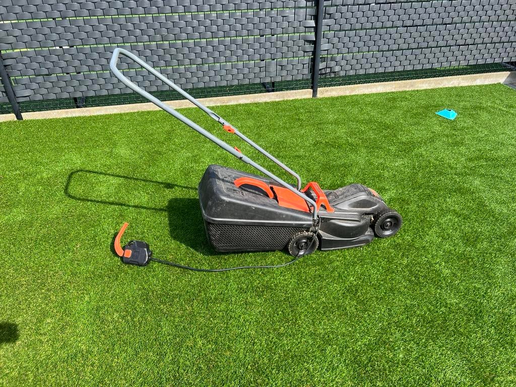 Tondeuse à gazon BLACK+DECKER(cable electrique), Tuin en Terras, Grasmaaiers, Gebruikt, Elektrische grasmaaier, 30 t/m 39 cm, Cirkelmaaier