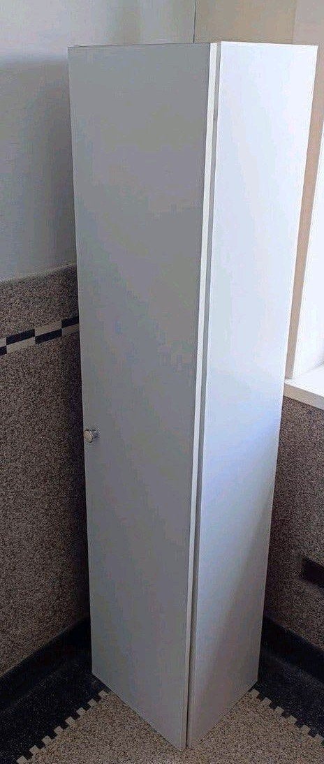 Badkamer kolomkast om op te hangen, Ophalen