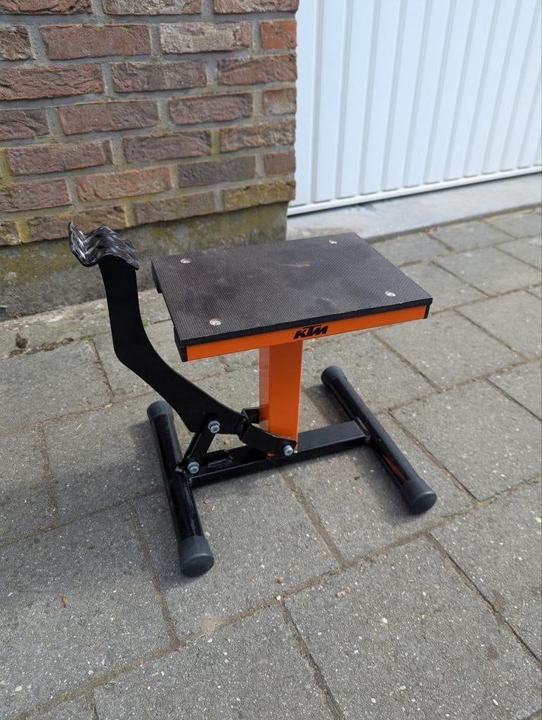 KTM motorstand, Ophalen