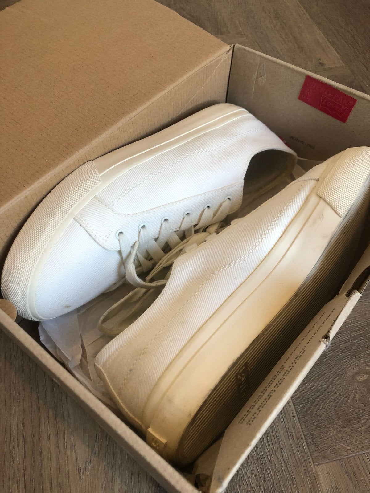 Levi's Decon Lace sneakers wit maat 44, Sport en Fitness, Schaatsen, Ophalen of Verzenden, Zo goed als nieuw