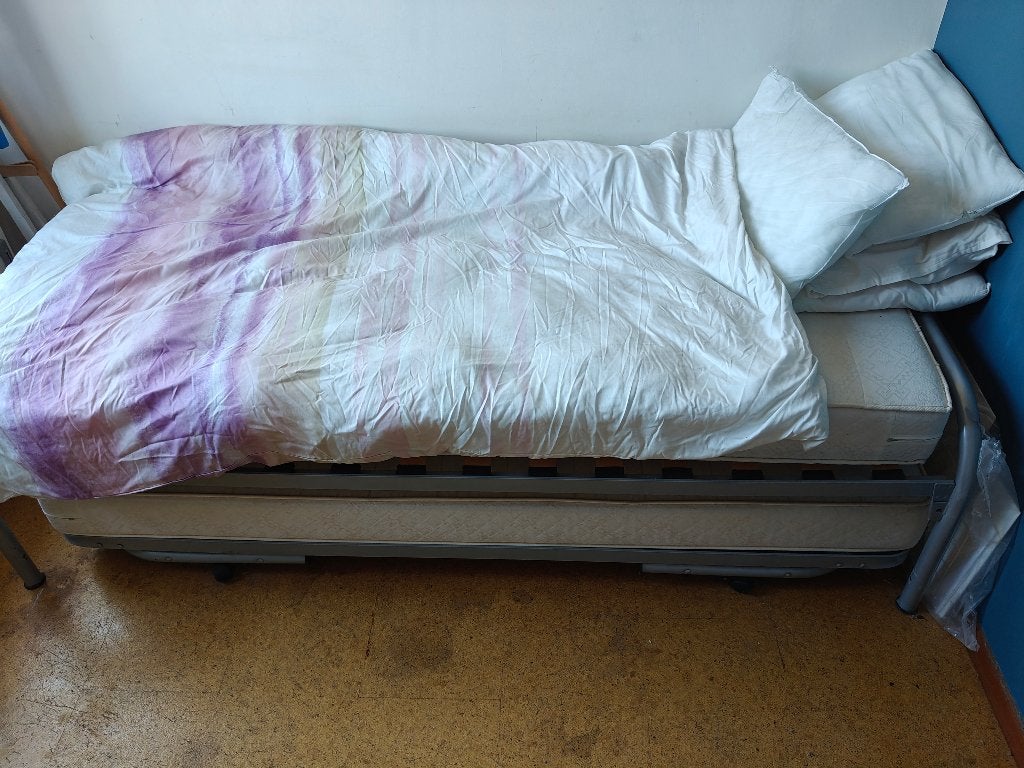 Enkel bed met onderschuifbaar bed, Huis en Inrichting, Slaapkamer | Bedden, Ophalen, Gebruikt, 90 cm, Eenpersoons