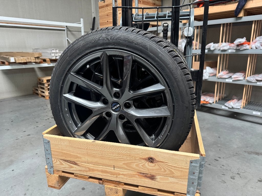 Ensemble de pneus d'hiver Tesla Y neufs + jantes, Autos : Pièces & Accessoires, Neuf, Pneus hiver, 255 mm, Véhicule de tourisme