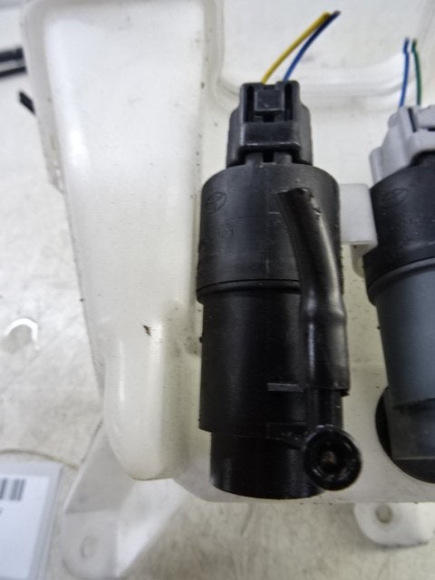 LAVE-GLACE POMPE AVANT Toyota Yaris III (P13), Kundenbetreuung@toyota.de, Toyota, Utilisé, Toyota-Allee 2
50858  Köln, DE