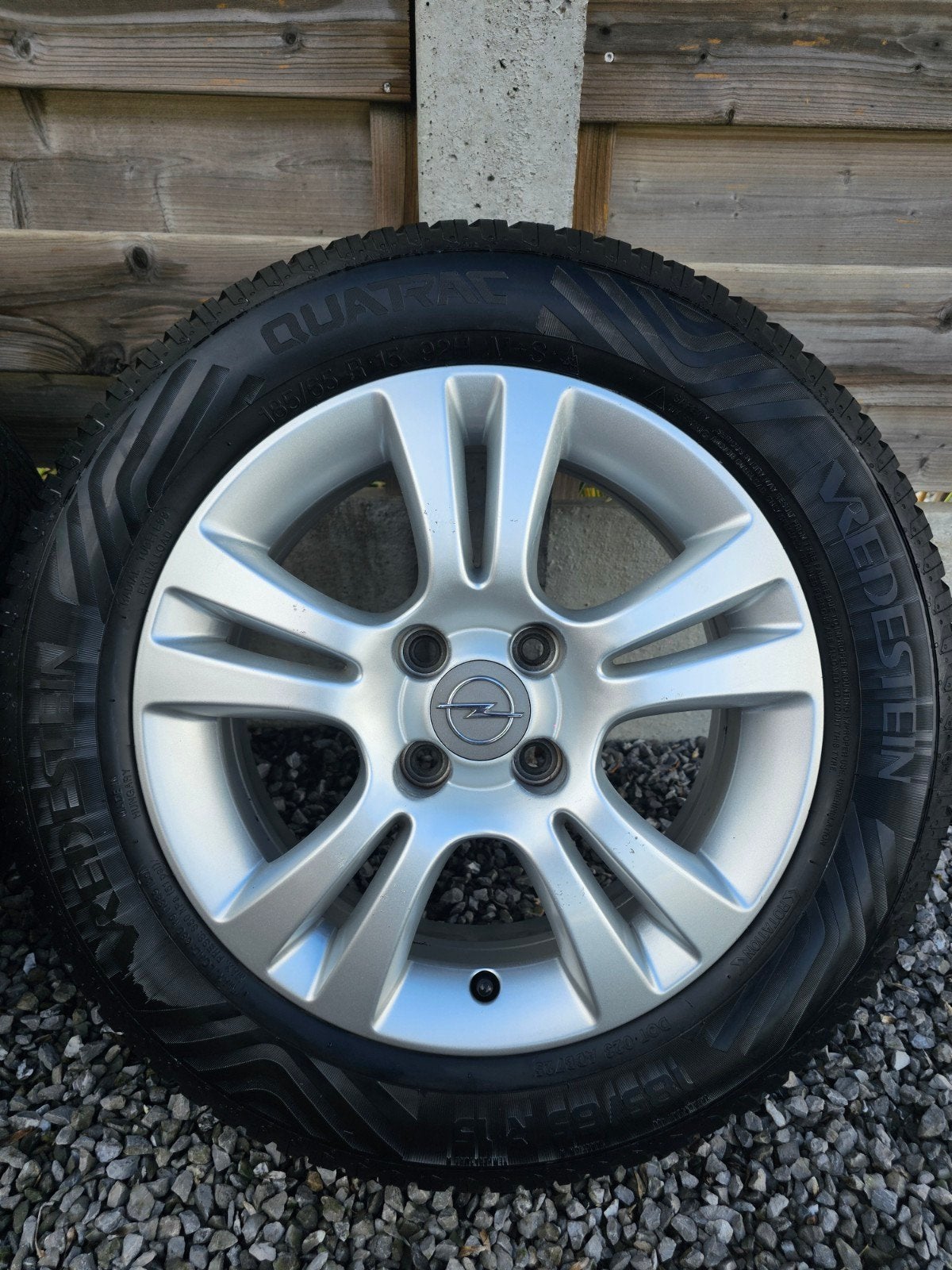 Presque neuf ! 185/65 R15 Toutes saisons 3PMSF Corsa D, Neuf, 15 pouces, Pneus et Jantes, 4 Saisons