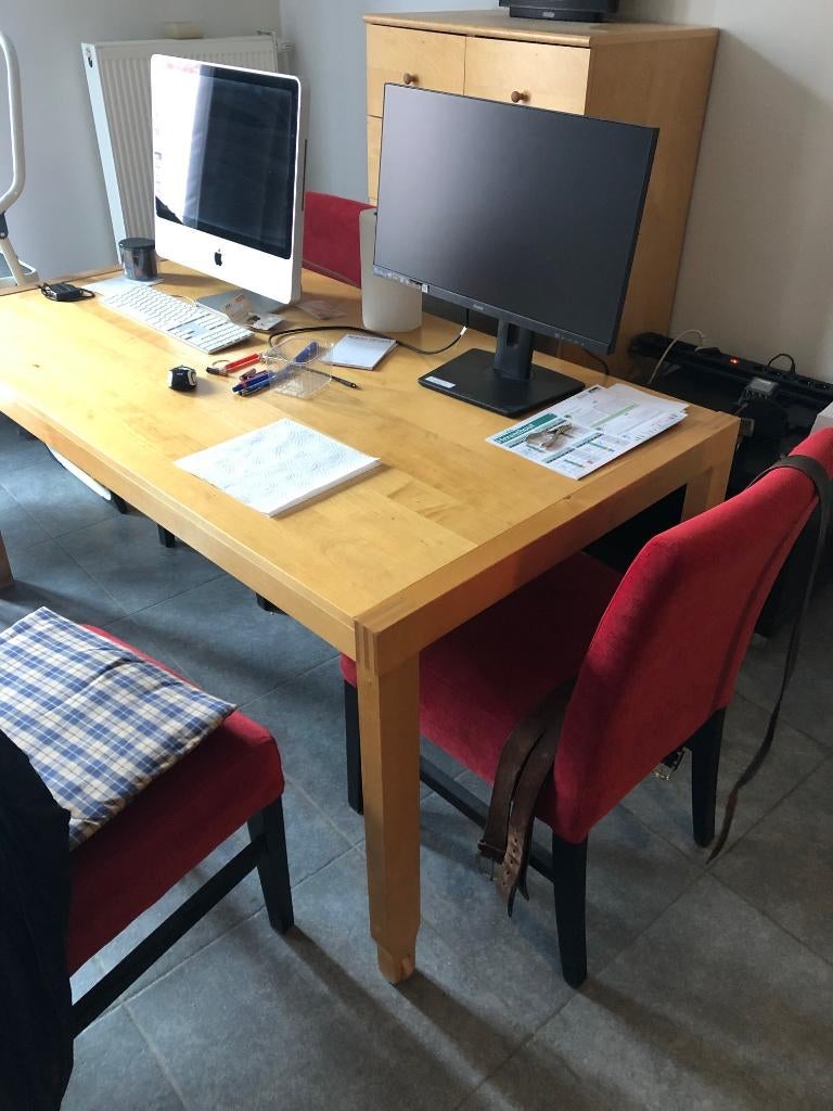 keukentafel en 4 rode stoffen stoelen., Ophalen, Gebruikt, 100 tot 150 cm, 50 tot 100 cm