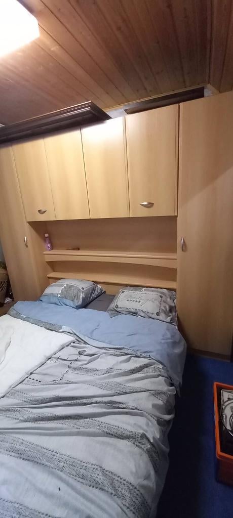 Bed met kastenwand, Ophalen, Zo goed als nieuw, Tweepersoons