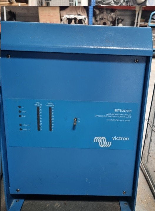 Victron Skylla 24V/50A Lader, *DEFECT*, Sports nautiques & Bateaux, Instruments de navigation & Électronique maritime, Utilisé
