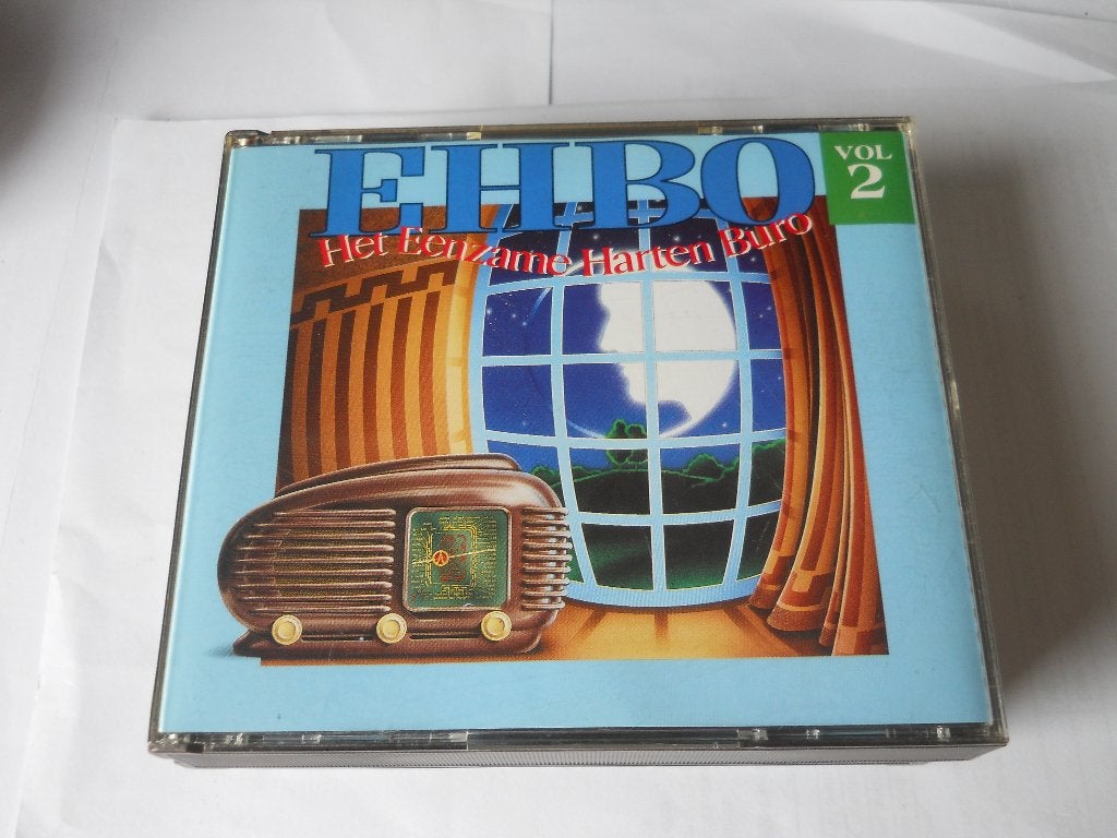 BOÎTE DE 2 CD - RADIO 2 - PREMIERS SECOURS - THE LONELY, Enlèvement ou Envoi, Premier pressage, Comme neuf, Coffret