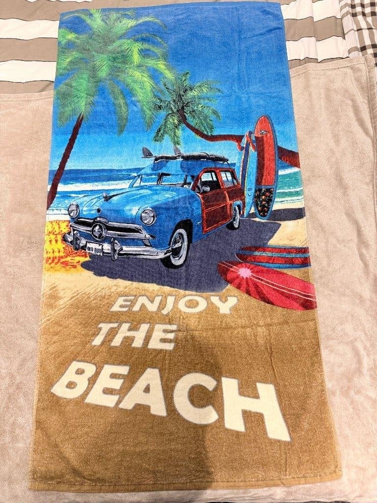 Vintage-style strandlaken “Enjoy the Beach” – Ford Woodie, Ophalen of Verzenden, Nieuw, Meerkleurig, Badlaken