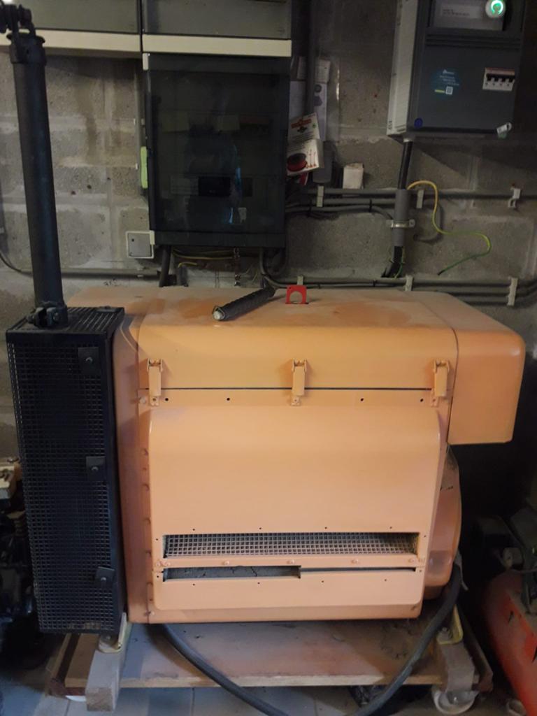 Te koop 4 cilinder hatz motor, Ophalen, Zo goed als nieuw