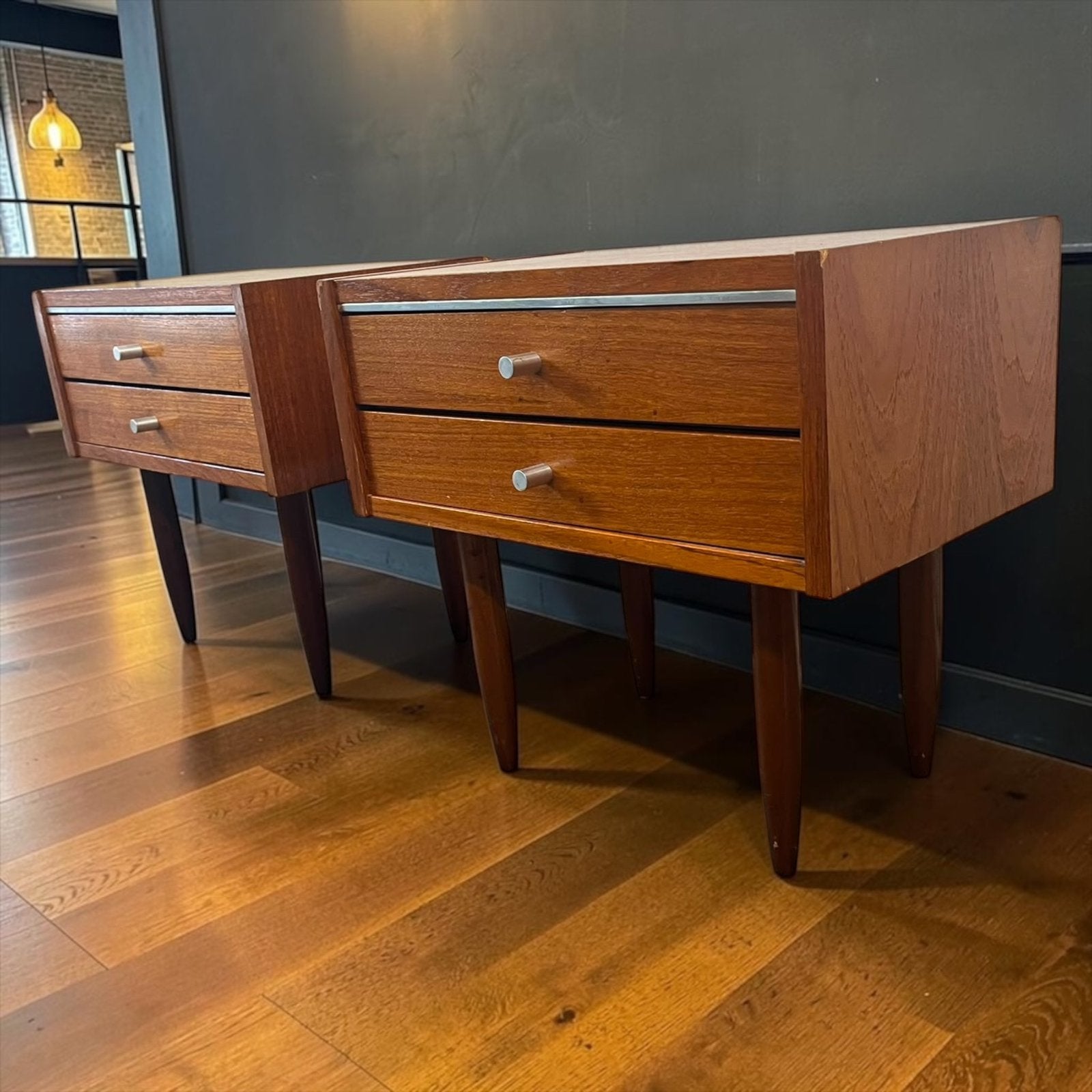 Ensemble de 2 tables de chevet/mini-armoires vintage en bois, Enlèvement