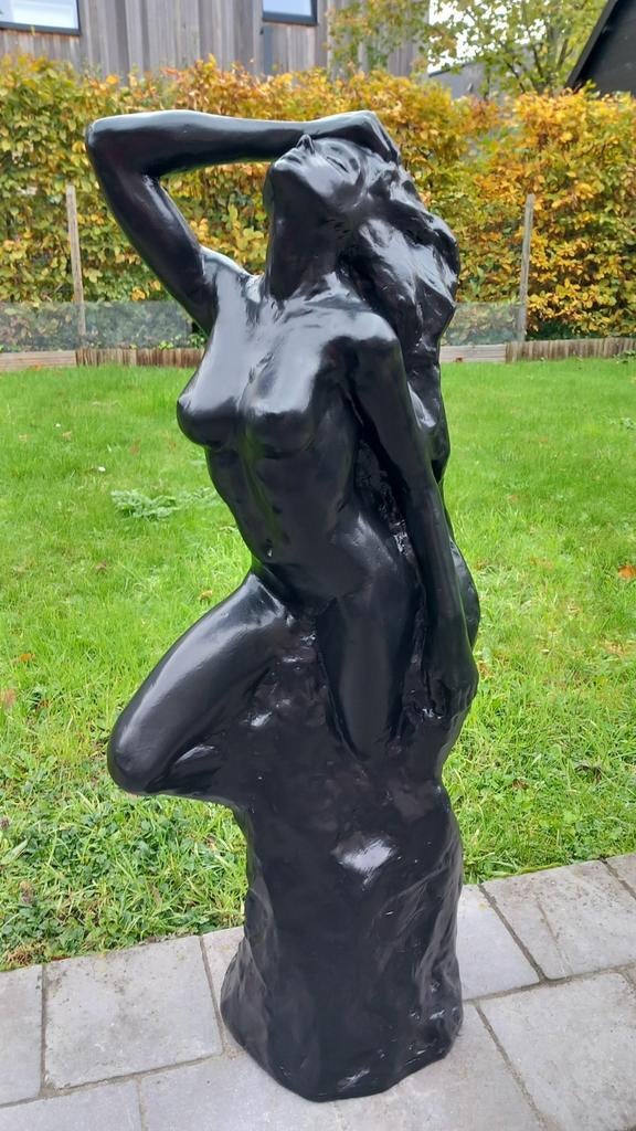 Sculptuur naakte vrouw in kunsthars, Ophalen