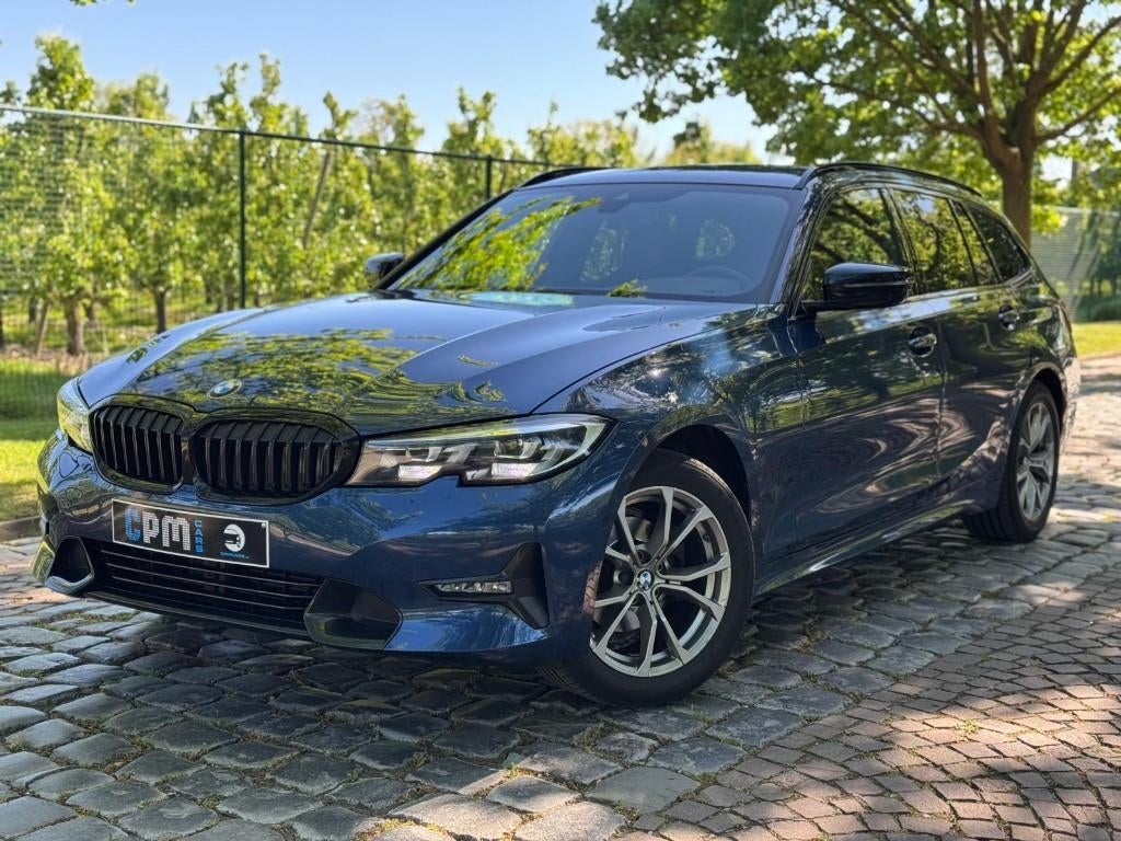 BMW 318 iA Touring * SPORT * FULL HISTORIEK * CAMERA * NAVI, Auto's, BMW, Automaat, 4 cilinders, Blauw, Leder en Stof