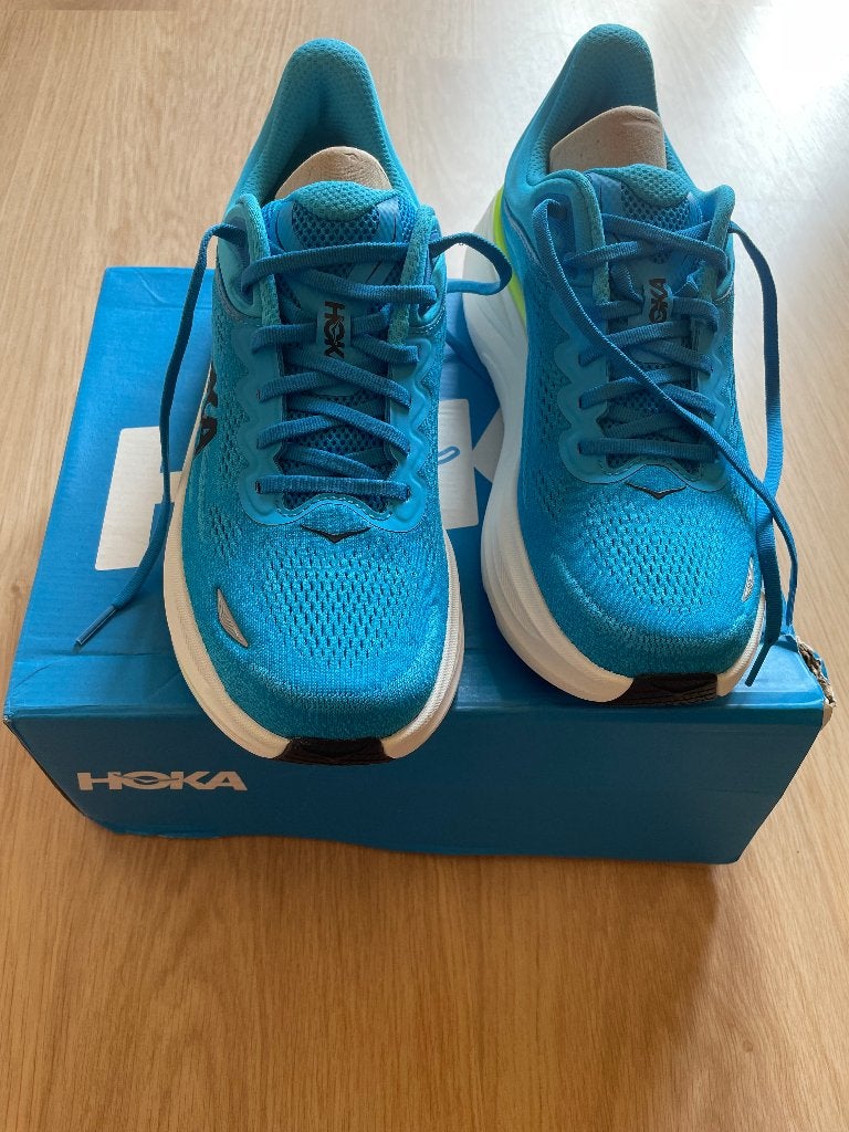 Joggen met basketbal, Sport en Fitness, Hardloopschoenen, Nieuw, Hardlopen, Ophalen