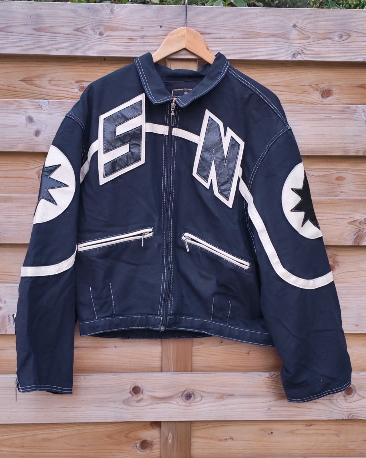 système nouveau fantastische vintage jas vest

stevige kwali, Motoren, Ophalen of Verzenden
