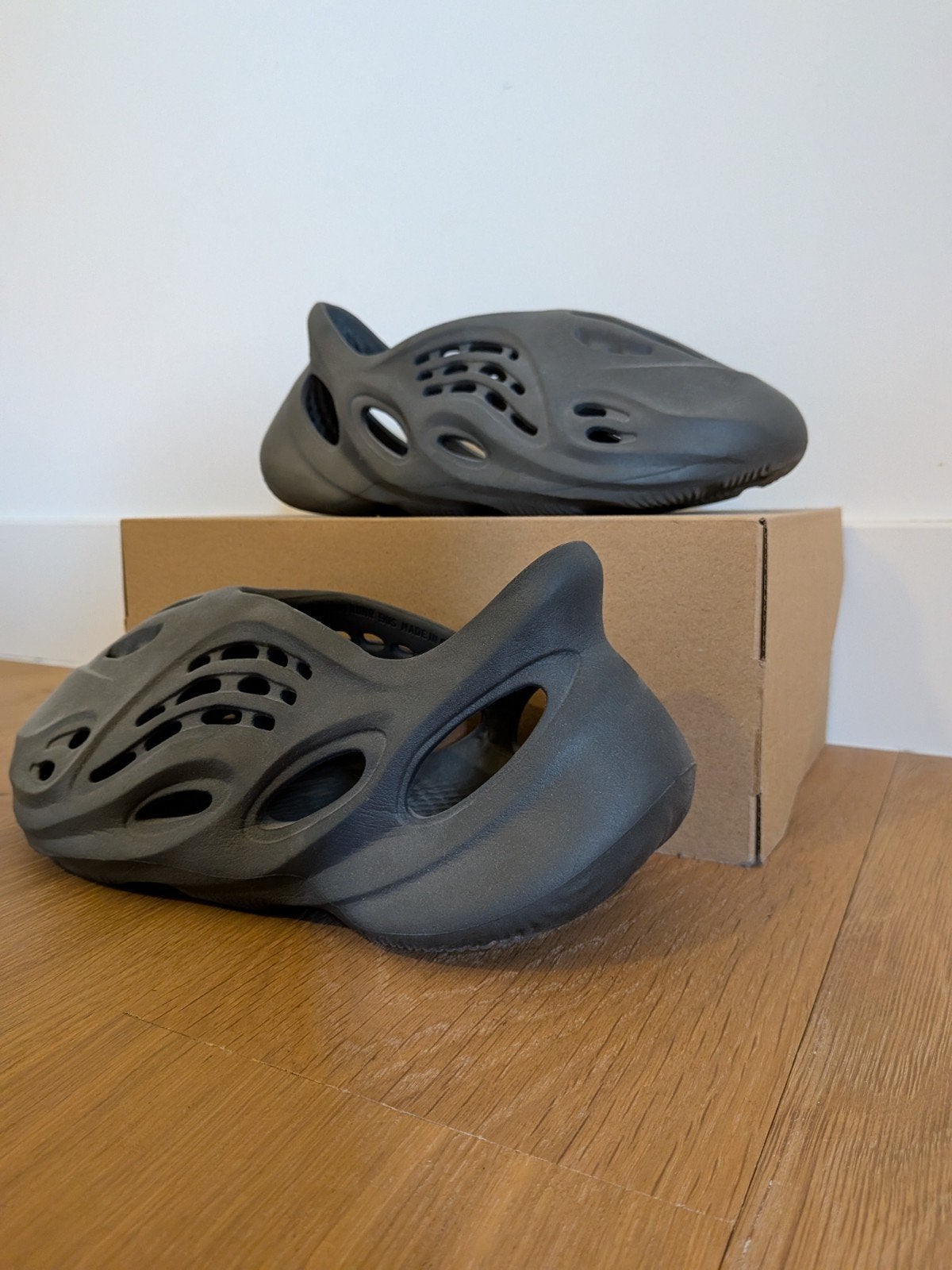 Yeezy foam runner, Vêtements | Hommes, Enlèvement, Comme neuf, Noir, Adidas Yeezy