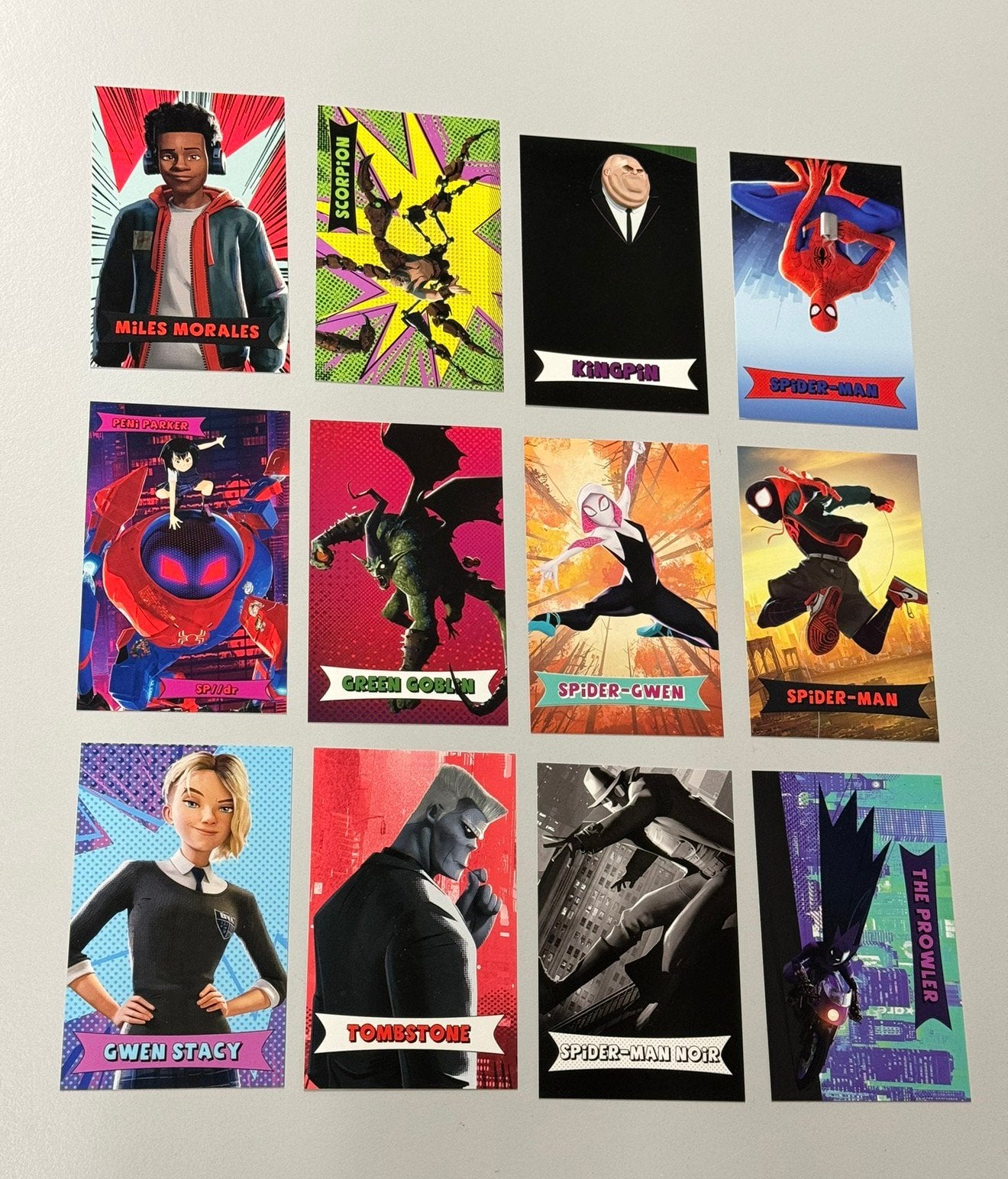 SPIDER-MAN INTO THE SPIDER-VERSE 12x verzamel kaart kaarten, Hobby en Vrije tijd, Ophalen of Verzenden, Nieuw, Meerdere kaarten