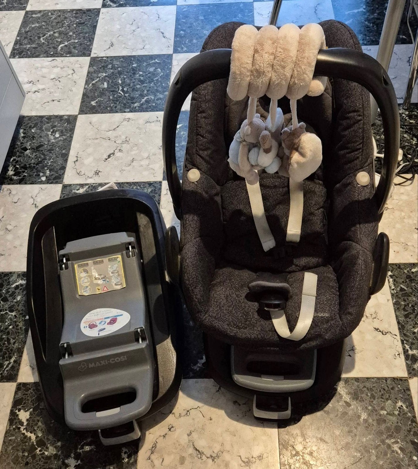 maxicosi en 2 familyfix voor in de auto., Ophalen, Maxi-Cosi, Isofix