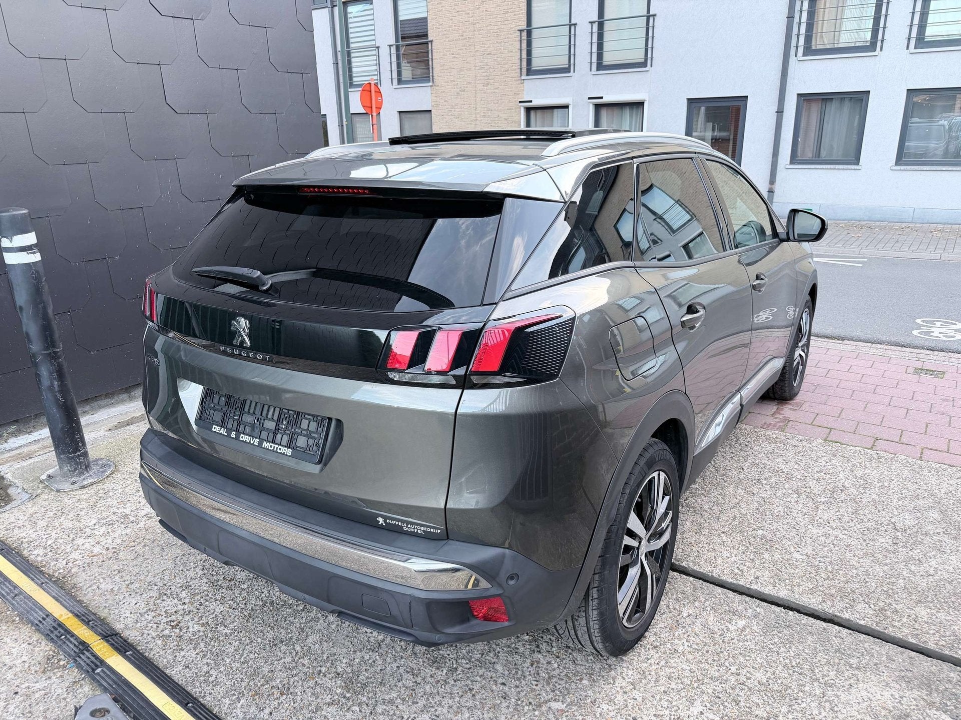 Peugeot 3008 1.2 EDITION ALLURE | PANODAK | CARPLAY | 360 CA, Auto's, Dealer onderhouden, Gebruikt, 1199 cc, https://public.car-pass.be/vhr/d77e0b6d-ec6f-4612-9c8f-0eb9e5bd414f