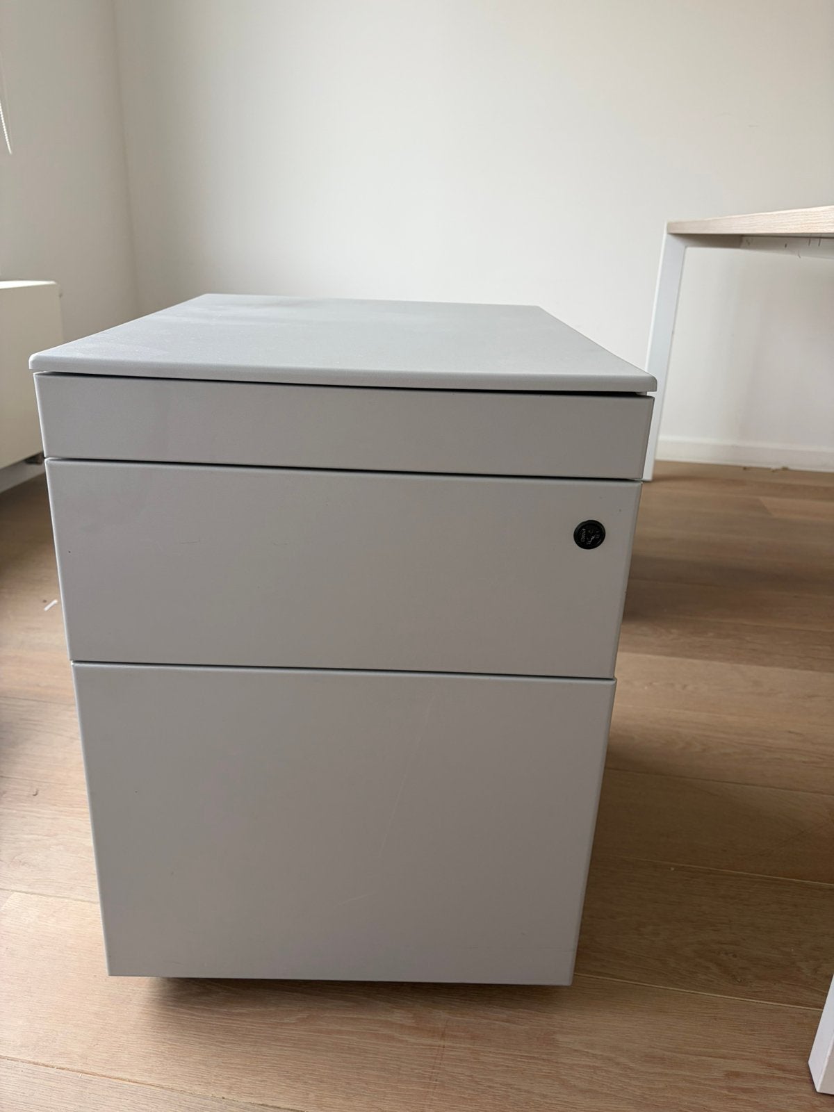 Grijze ladekast bureau, Ophalen, Gebruikt, 100 tot 150 cm, 100 tot 150 cm
