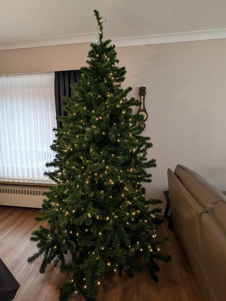 Grote kunstkerstboom 2m40 met rieten huls, Ophalen, Gebruikt