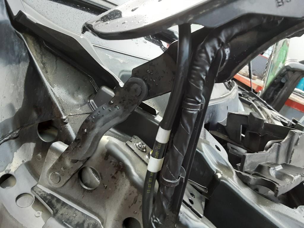 CHARNIERE DE CAPOT DROIT Jaguar E-Pace (01-2017/-), Autos : Pièces & Accessoires, Mevr. I. Hauben, Utilisé, Jaguar, Rue de l'Espoir 34 34
4030  GRIVEGNÉE, BE