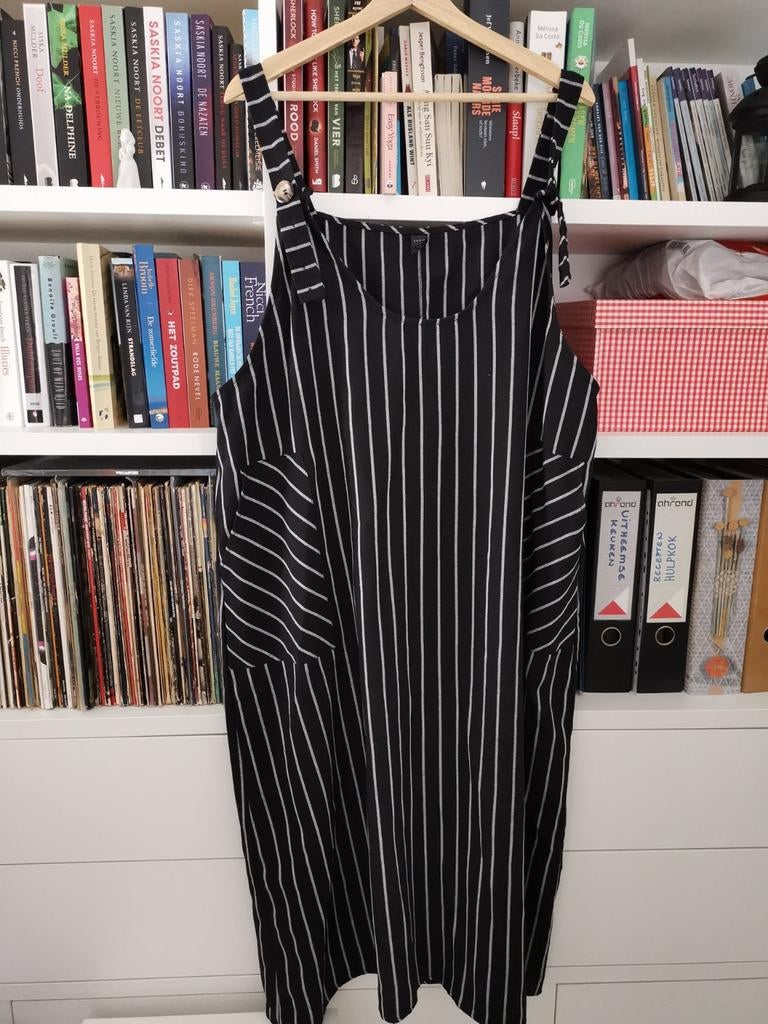 Comfortabele overgooier met zakken / 2 XL, Kleding | Dames, Ophalen, Zo goed als nieuw, Maat 46/48 (XL) of groter, Zwart